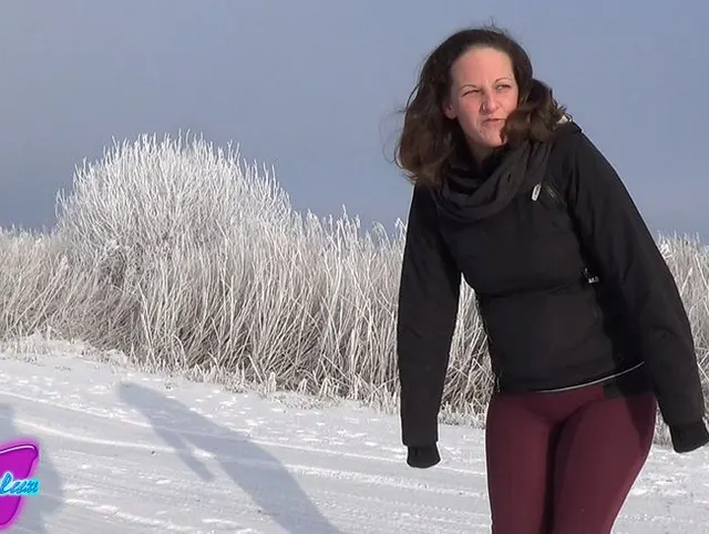 Pissen im Schnee