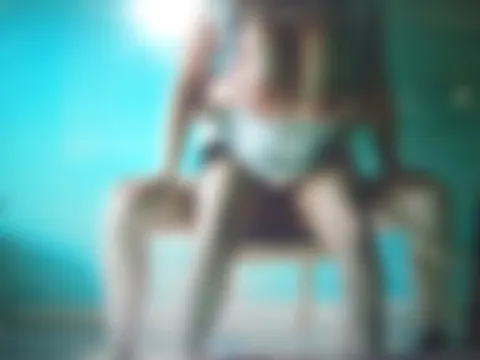 tittenluder maxim hat einen geilen geburtstagsfick