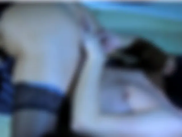 Stellung 69 die Fotze mitem Dildo zum spritzen gebracht
