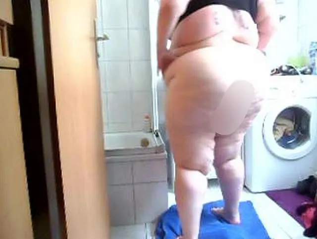 MORGENS HALB ZEHN IN DEUTSCHLAND PISSEN