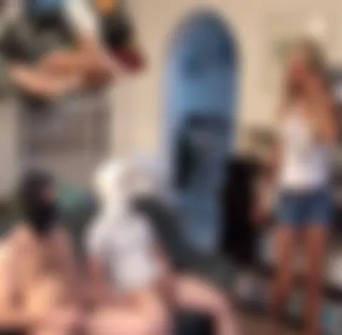 2 Maskenmänner bei Jackybabe