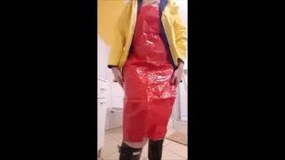 Regenmantel, Schürze, Gummistiefel zum ersten mal