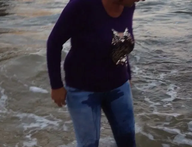 Jeans gepisdt und im Meer gebadet