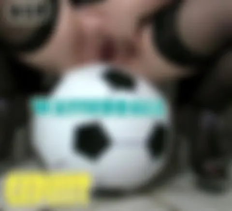 übern Ball gepisst