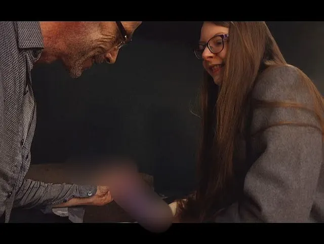 Doppeldildo, behaartes Schulmädchen, Unisex - UnicornDisney