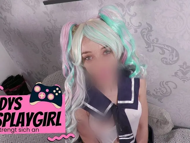 Daddy´s Cosplaygirl strengt sich an