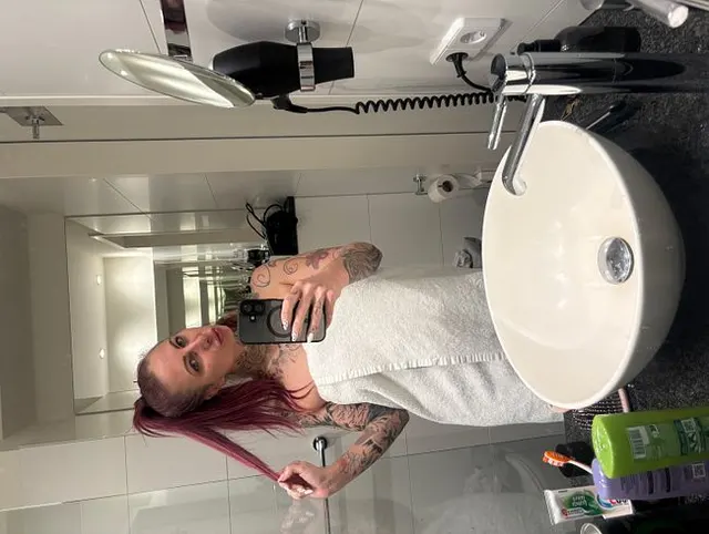 MEGA SB in der DUSCHE, komm rein und schaue wie geil ich KOMME.