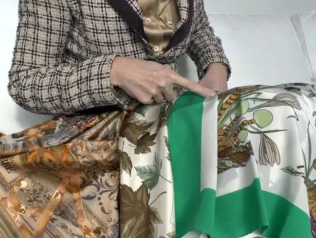 Abspritzen auf meinen Seidenschal, Lady Victoria