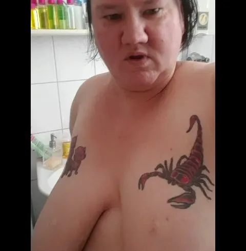 SONNTAG MORGEN 11 UHR MEGA PISSEN