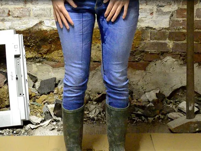 Userwunsch: In Jeans in Gummistiefel gepisst