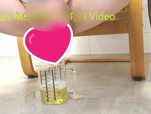 Mein erstes Mal - Pipi in einen Messbecher