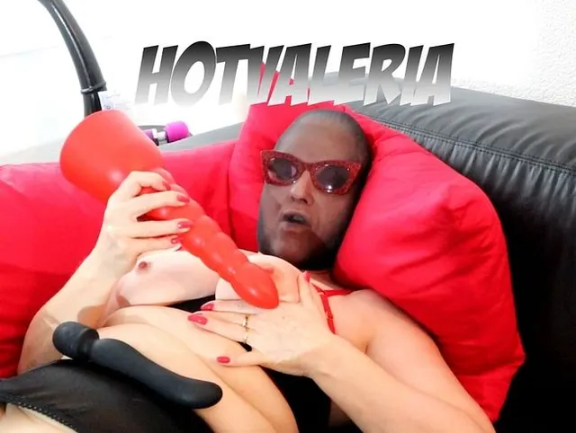 Ficken mit Tunnel Plug und Riesendildo