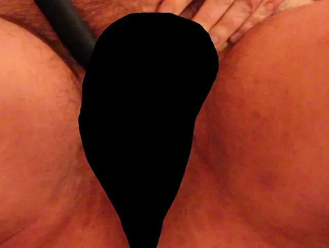 unrasierte Muschi mit Vibrator