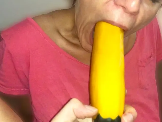 Gemüsetag Teil 1 - Mit Maiskoblen und Zuchini benutzt !