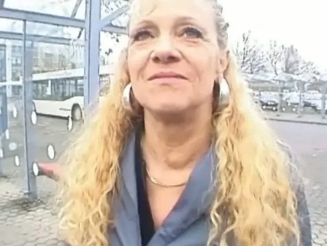 Reife auf der Strasse aufgerissen