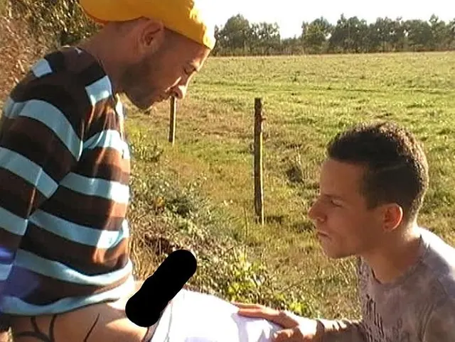 i fuck a twink on public fiels exhib outoodr