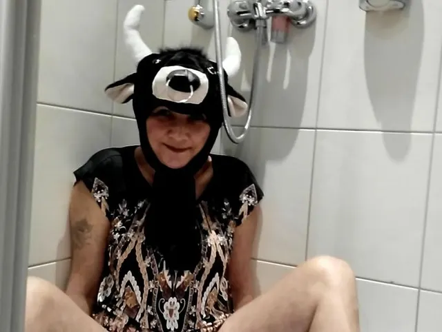 Stier Piss in der Dusche