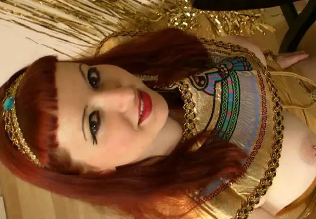Cleopatra Handjob