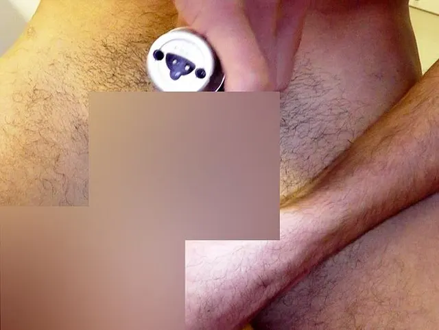 Latino Boy beim rasieren