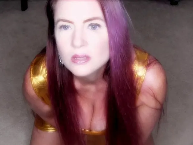 Zusammenstellung von 7 aktuellen Masturbationsvideos mit silbernen und goldenen Kleidern