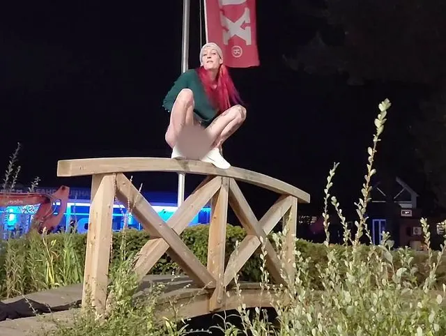 Vorschau aus Natursekt: Riskanter geht's wirklich nicht! Outdoor Pisstrahl in dein Gesicht...