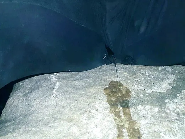 Aus ein Stein gesetzt und Los gepisst