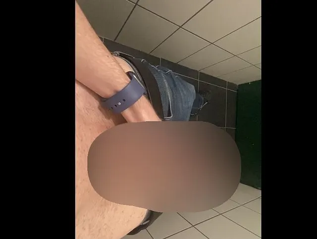 Notgeil auf der Toilette