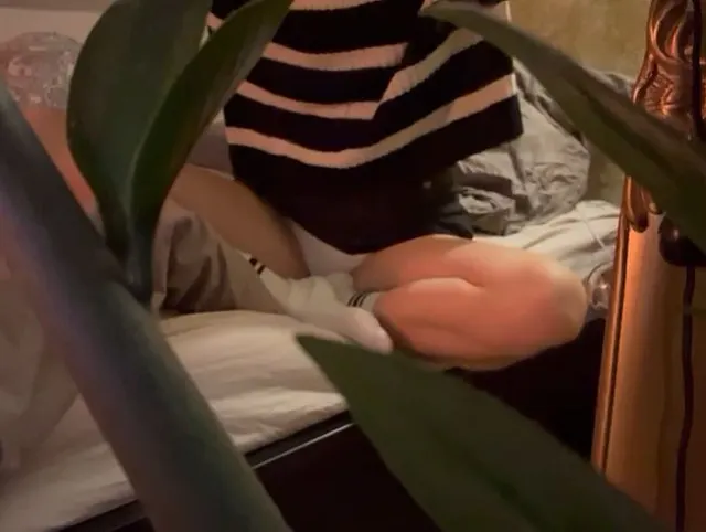 Watch the camera filming me in bed, I didn't see it!