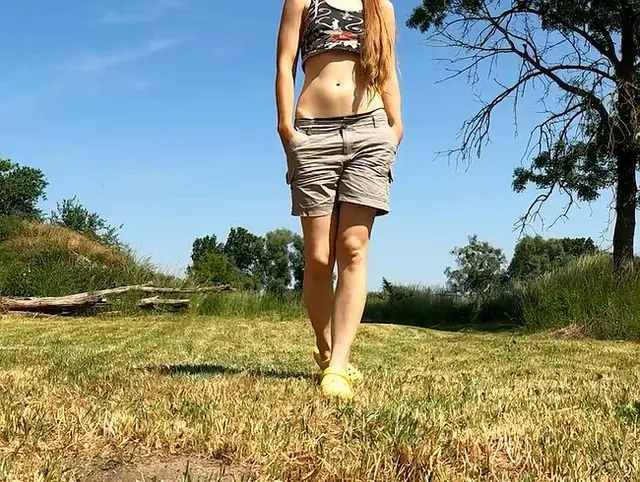 #34 Outdoor Short Piss