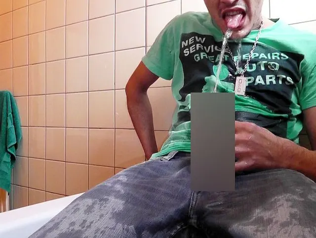 Latin Skater  Piss/Cum aufs Klamotten