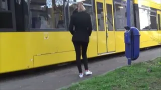 Handjob in der Strassenbahn!