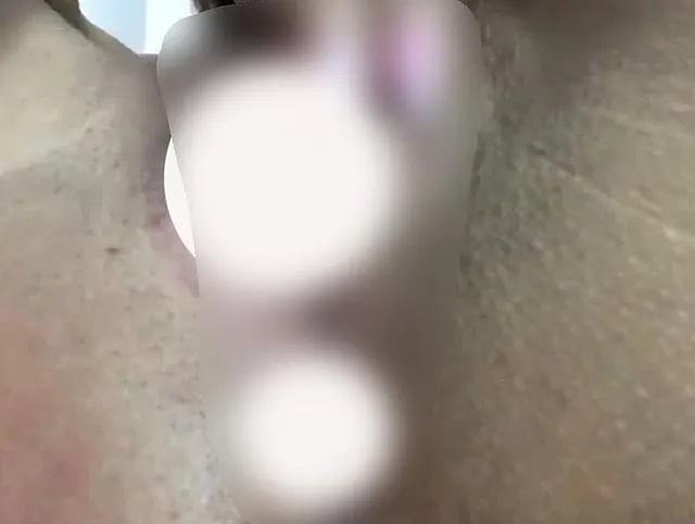 Zeige meine nasse Muschi
