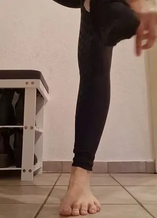Reithose und Reitsocken ausziehen und den Stoff fühlen
