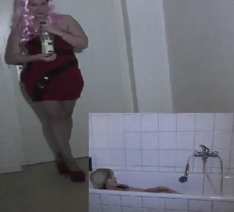 Besoffene Faschingsnutte pisst Milf an
