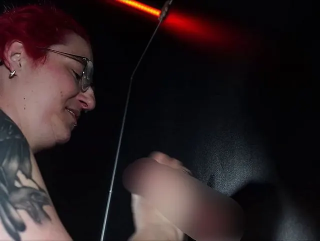 Riesenschwanz im Gloryhole