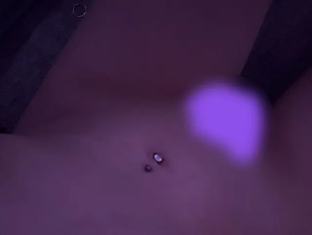 Hörst du wie feucht ich bin wenn ich an meiner pussy Spiele ?