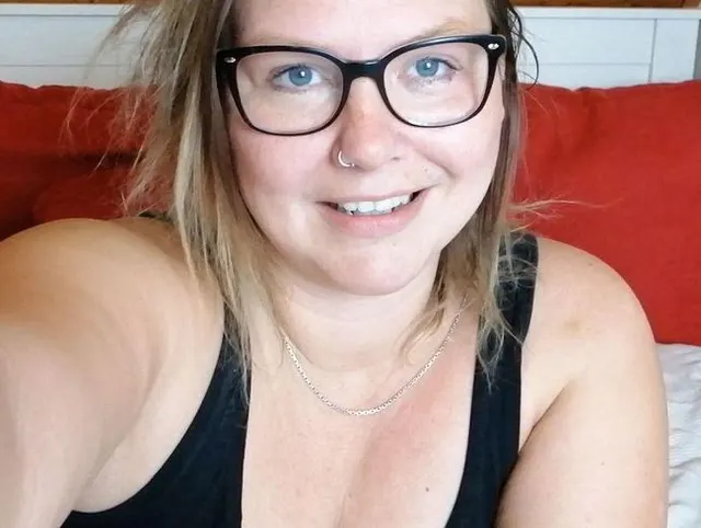 ECHTE GEILHEIT! ECHTER ORGASMUS! AnalPlug, RisenDildo, NippelKlemmen