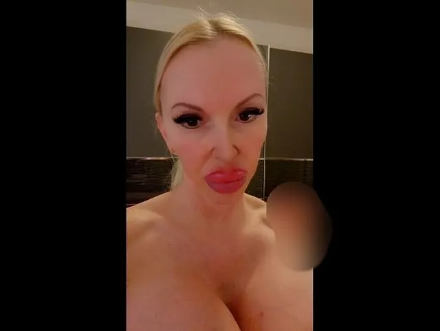 Ich blase meinen Dildo
