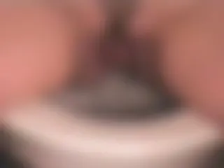 beim pinkeln gefilmt