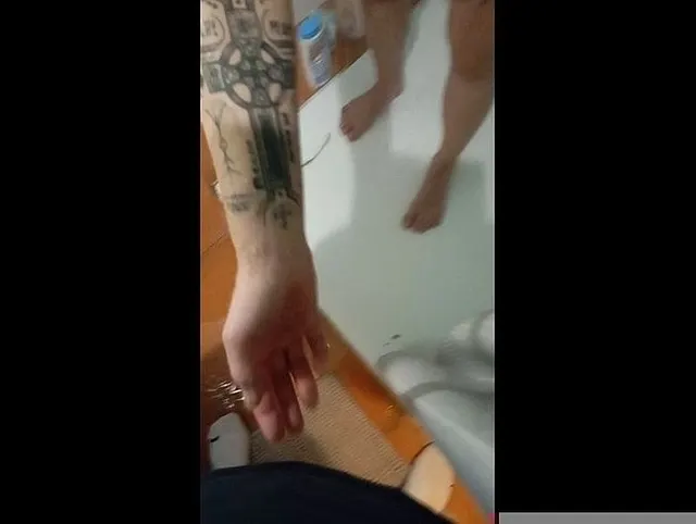 Domina melkt ihrer Sklaven in der Dusche Domina melkt ihrer Sklaven in der Dusche Dirty Talk