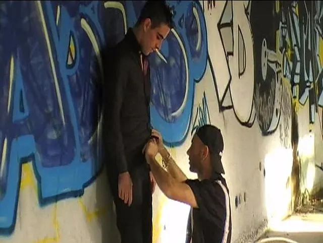 KEVIN a straight guyw to suck with XXL DICK