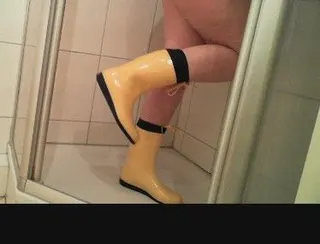 Gummistiefel und abpisst