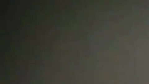 Ans bett gefesselt und mit fixierten Vibrator mehrmals gekommen