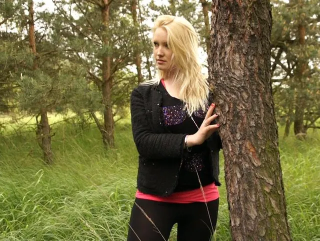 Blondine mit leidenschaftlichem Augen