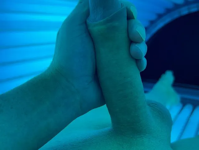 BigDick im Solarium gewichst