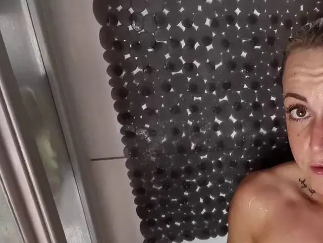 Golden Shower zum ersten mal Natursekt Dusche