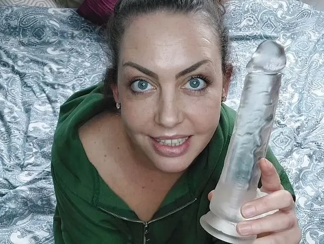 VERNACHLÄSSIGUNG EINES DILDOS!!! OB DAS DILDOAMT KOMMT UND MICH VERHAFTET???