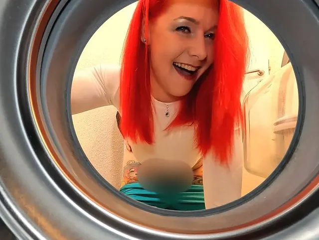 Hilfe! Ich stecke fest! Geiler Fick in und auf der Waschmaschine!