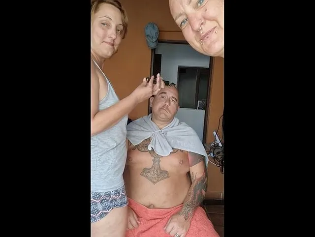 Meinem Mann den Kopf rasiert