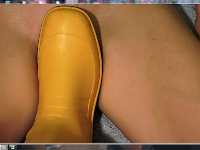 zärtliche Intimrasur, Masturbation-Fotz,u.a. mit Gummistiefel-Orgasmus